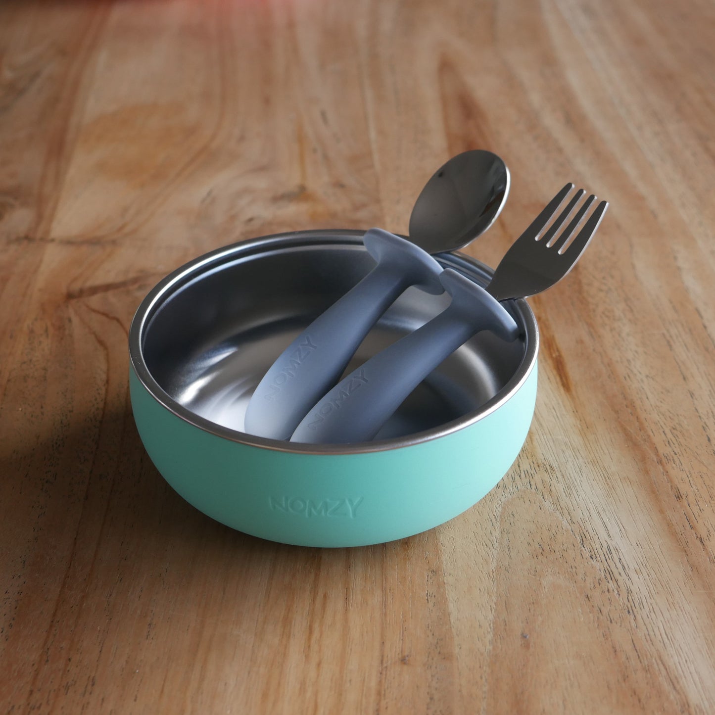TURQUOISE_AND_GREY_BOWL_AND_CUTLERY